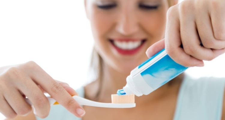 The Best Toothpaste For Gingivitis And Gum Disease Recommended By Dentists